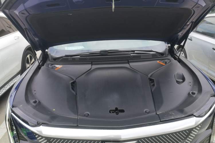 Used Cadillac OPTIQ 2024 Standard Range Version Engine Bay