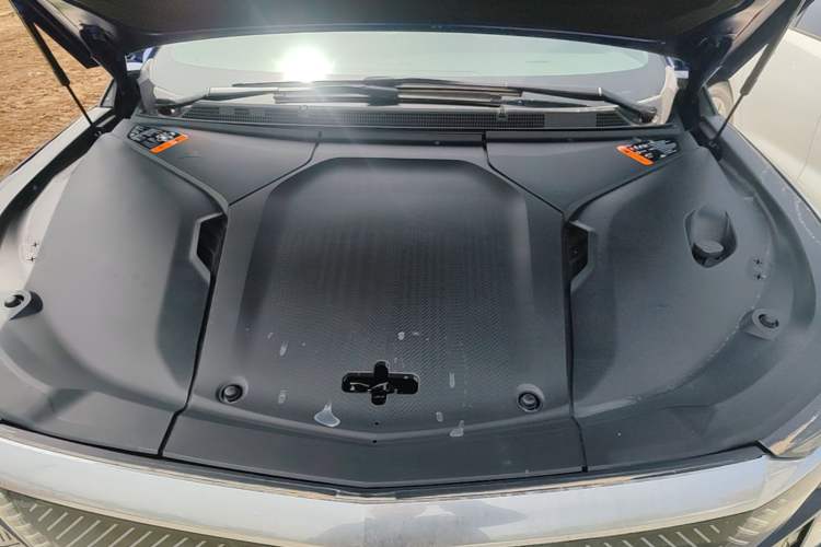 Used Cadillac OPTIQ 2024 Standard Range Version Engine Bay