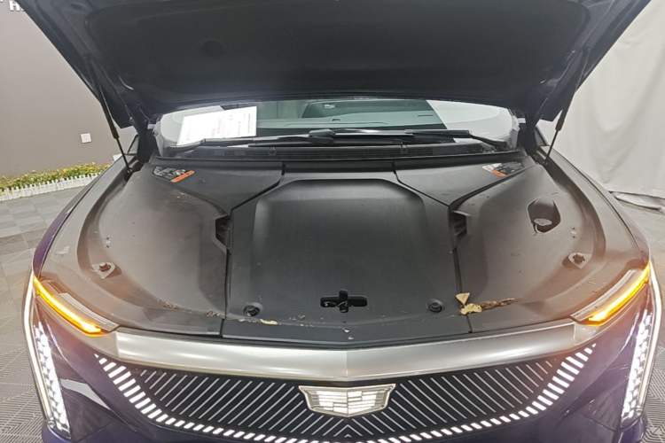 Used Cadillac OPTIQ 2024 Standard Range Version Engine Bay