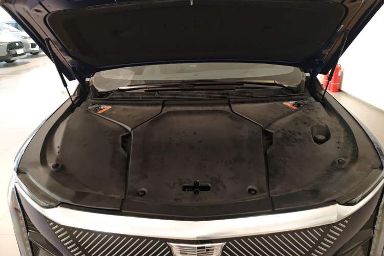 Used Cadillac OPTIQ 2024 Standard Range Version Engine Bay