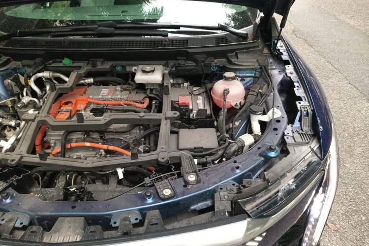Used Cadillac OPTIQ 2024 Standard Range Version Engine Bay Left