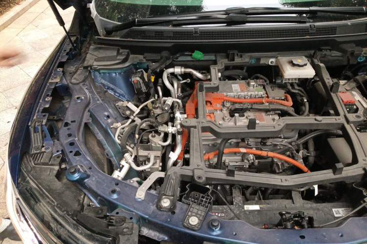 Used Cadillac OPTIQ 2024 Standard Range Version Engine Bay Right
