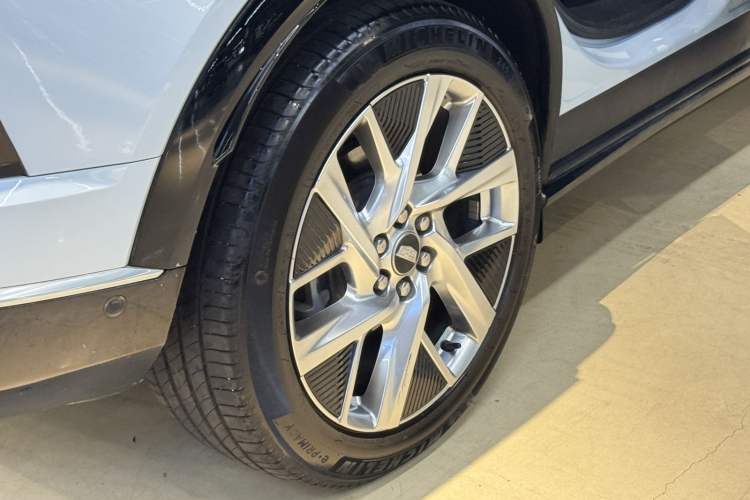 Used Cadillac OPTIQ 2024 Standard Range Version Exterior 10