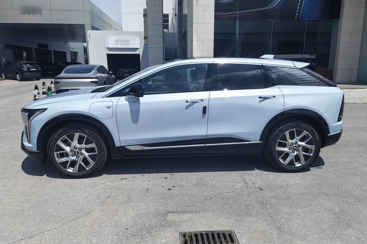 Used Cadillac OPTIQ 2024 Standard Range Version Exterior 2