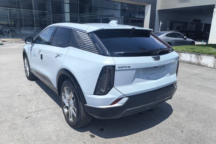 Used Cadillac OPTIQ 2024 Standard Range Version Exterior 3