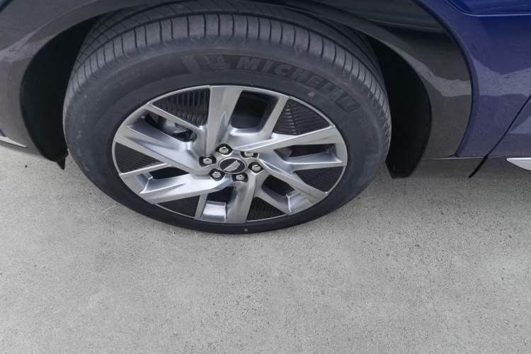Used Cadillac OPTIQ 2024 Standard Range Version Exterior 4