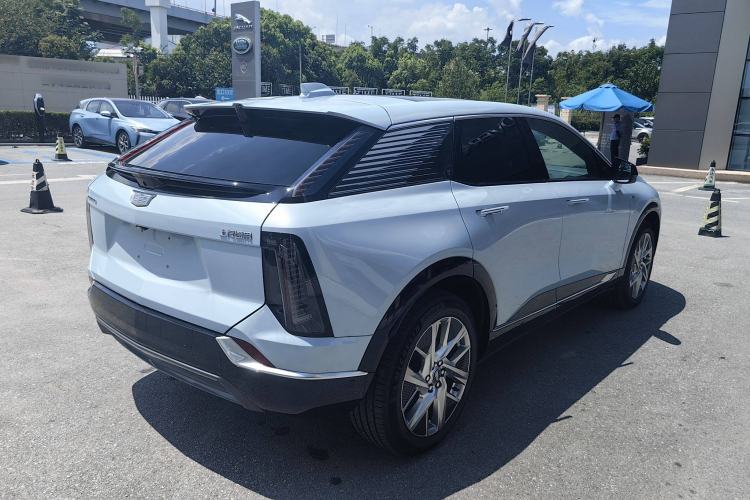 Used Cadillac OPTIQ 2024 Standard Range Version Exterior 4