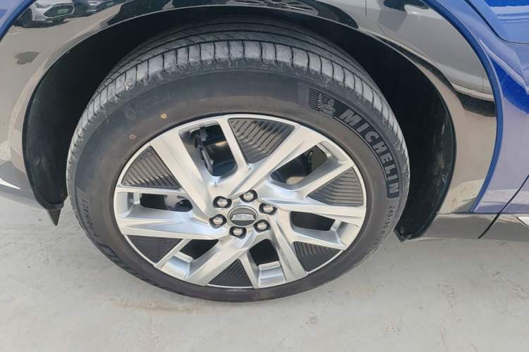 Used Cadillac OPTIQ 2024 Standard Range Version Exterior 4