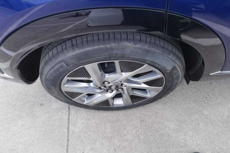 Used Cadillac OPTIQ 2024 Standard Range Version Exterior 5