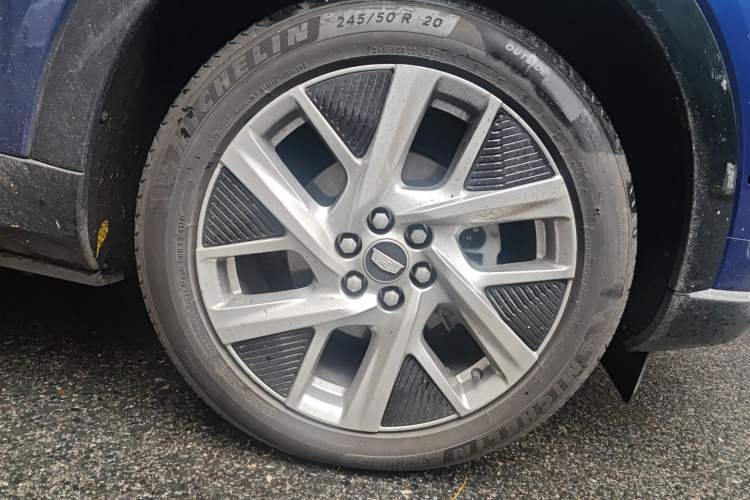 Used Cadillac OPTIQ 2024 Standard Range Version Exterior 7