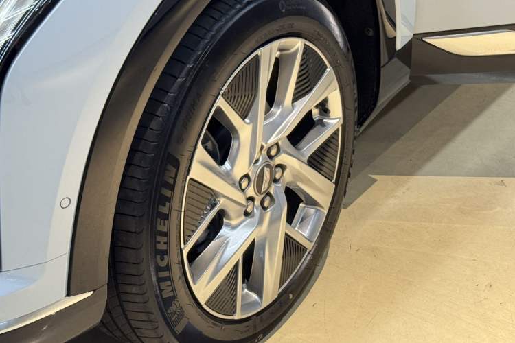 Used Cadillac OPTIQ 2024 Standard Range Version Exterior 9