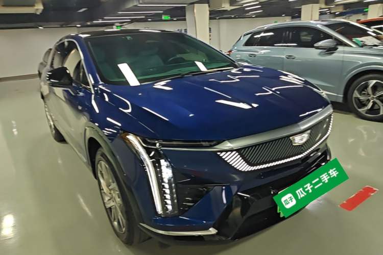 Used Cadillac OPTIQ 2024 Standard Range Version Front Right 45 Deg