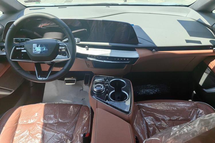 Used Cadillac OPTIQ 2024 Standard Range Version Interior 1