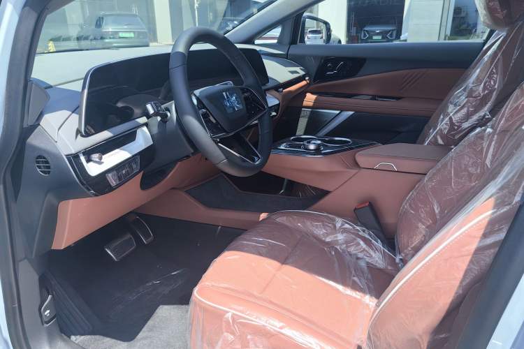 Used Cadillac OPTIQ 2024 Standard Range Version Interior 2