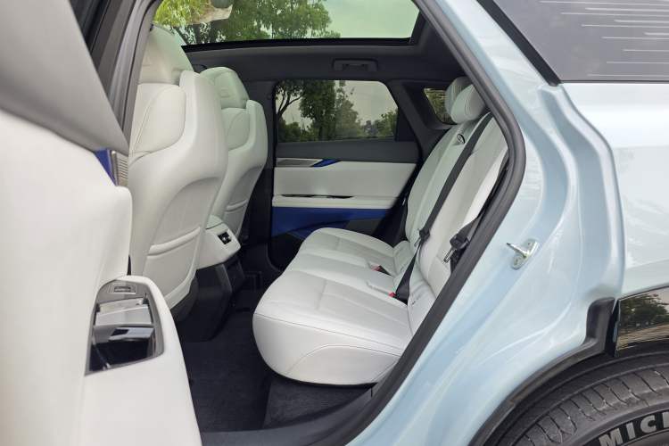 Used Cadillac OPTIQ 2024 Four-Wheel Drive Long-Range Version Interior 3
