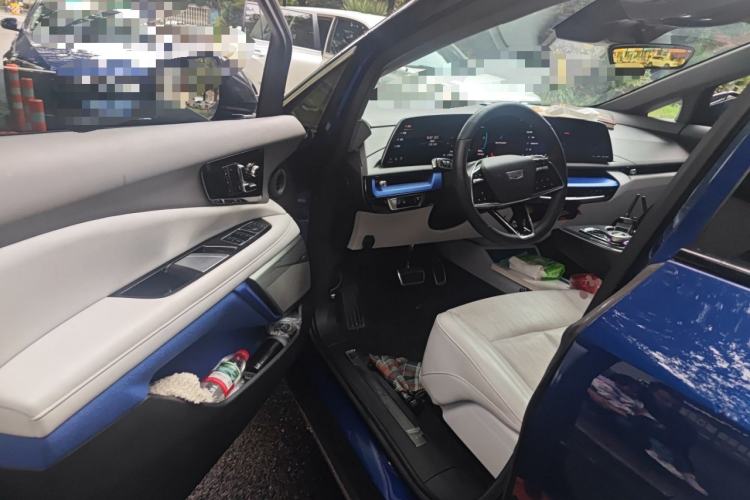 Used Cadillac OPTIQ 2024 Standard Range Version Interior 3