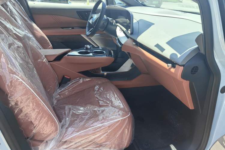 Used Cadillac OPTIQ 2024 Standard Range Version Interior 4
