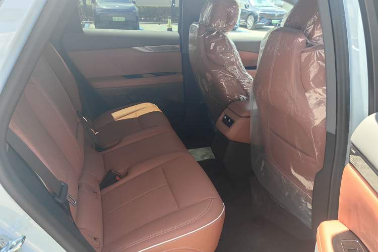 Used Cadillac OPTIQ 2024 Standard Range Version Interior 5