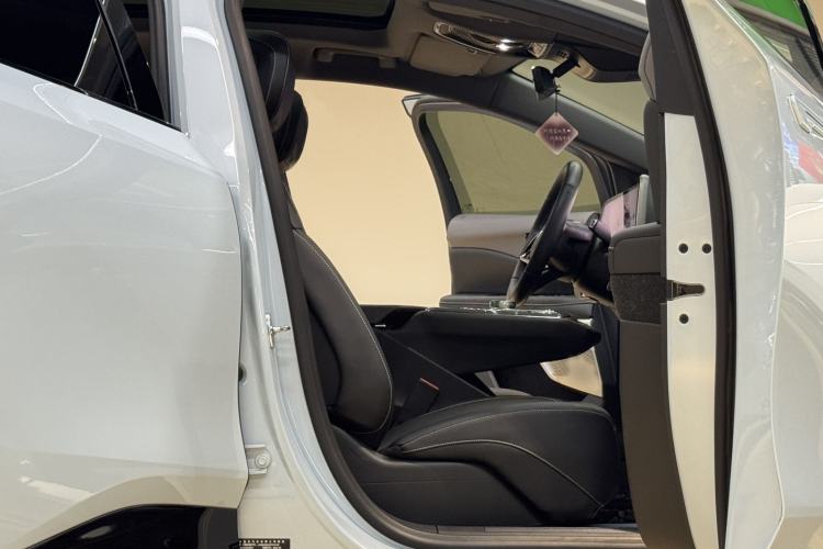 Used Cadillac OPTIQ 2024 Standard Range Version Interior 7
