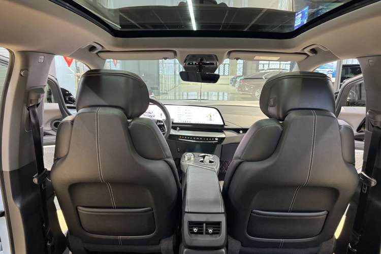 Used Cadillac OPTIQ 2024 Standard Range Version Interior 8