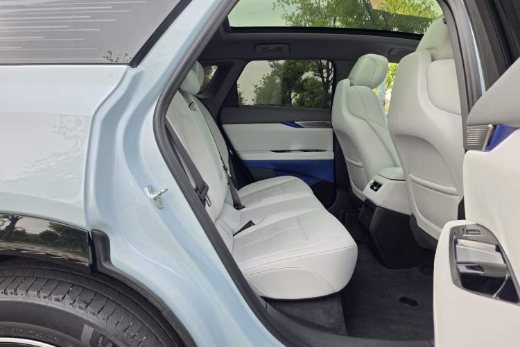 Used Cadillac OPTIQ 2024 Four-Wheel Drive Long-Range Version Interior 8