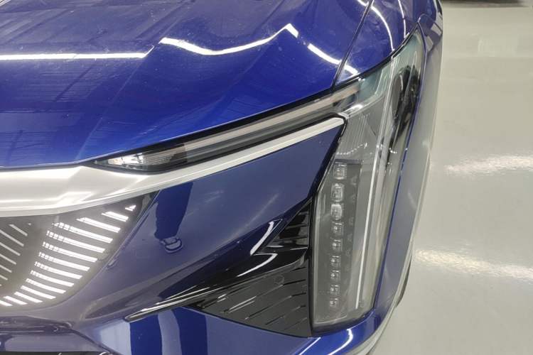 Used Cadillac OPTIQ 2024 Standard Range Version Left Front Headlight