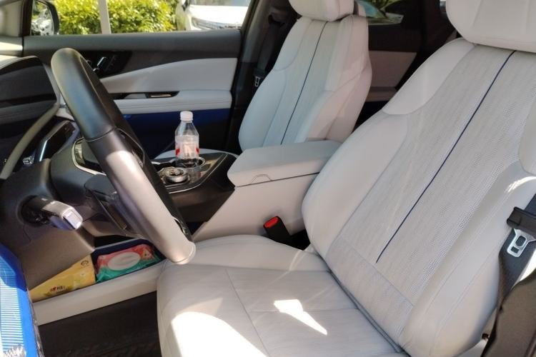 Used Cadillac OPTIQ 2024 Standard Range Version Left Front Seat