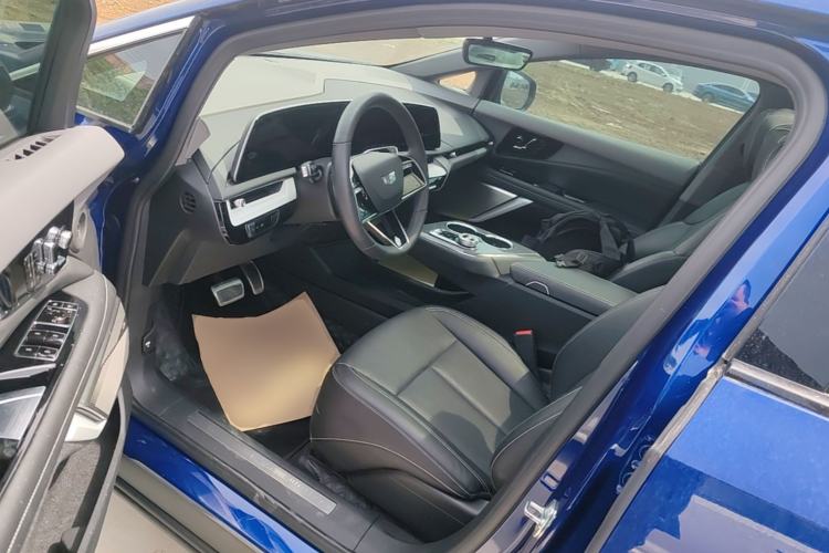 Used Cadillac OPTIQ 2024 Standard Range Version Left Front Seat