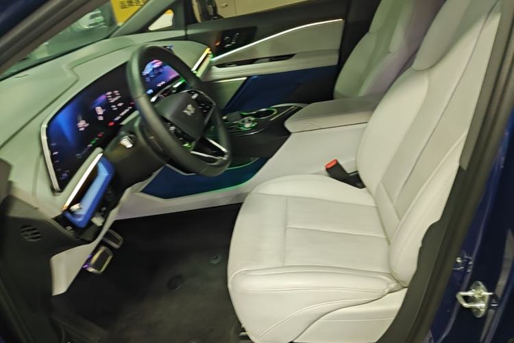 Used Cadillac OPTIQ 2024 Standard Range Version Left Front Seat