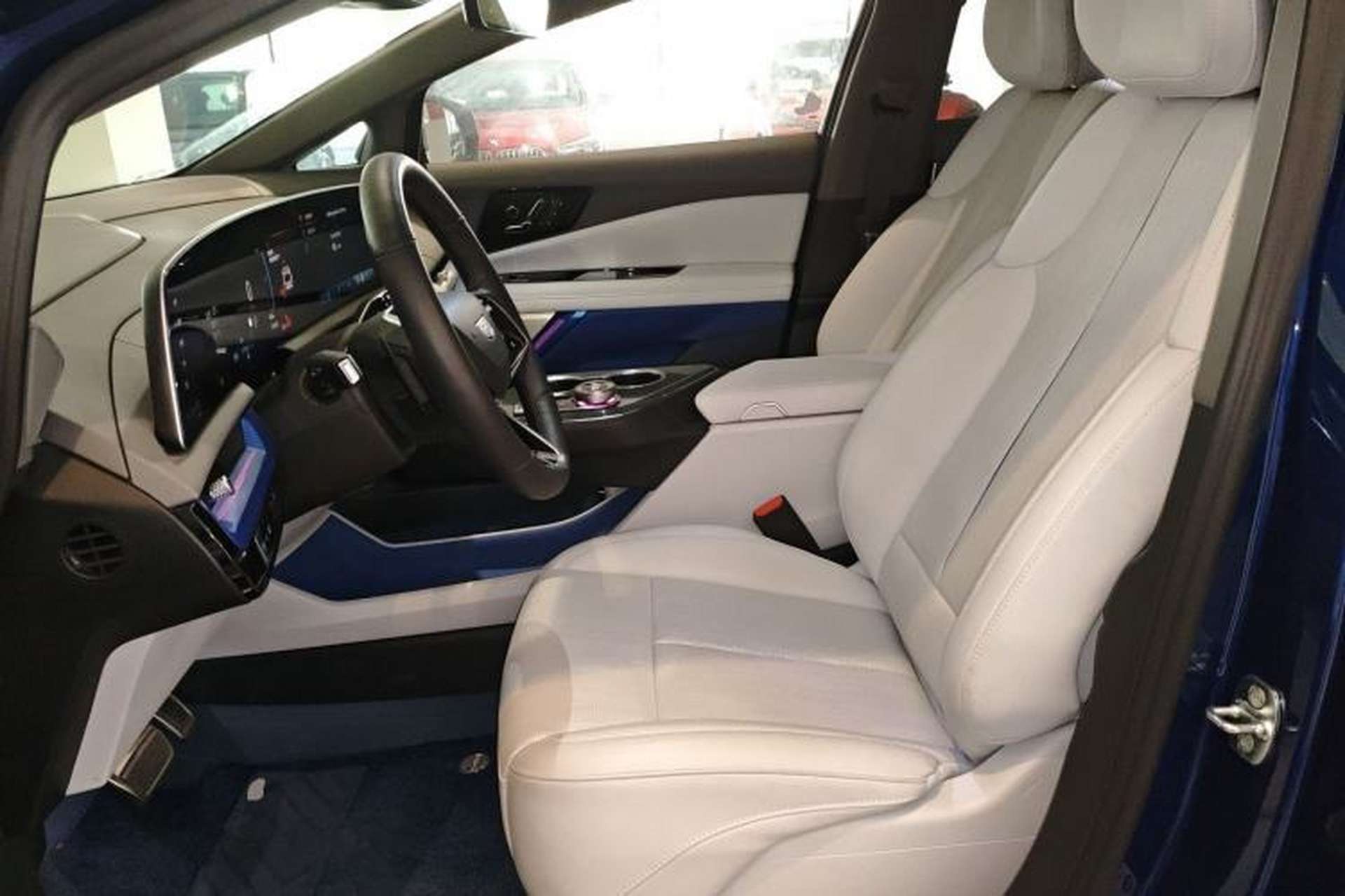 Used Cadillac OPTIQ 2024 Standard Range Version Left Front Seat