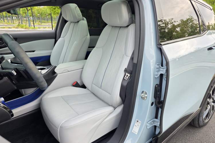 Used Cadillac OPTIQ 2024 Four-Wheel Drive Long-Range Version Left Front Seat