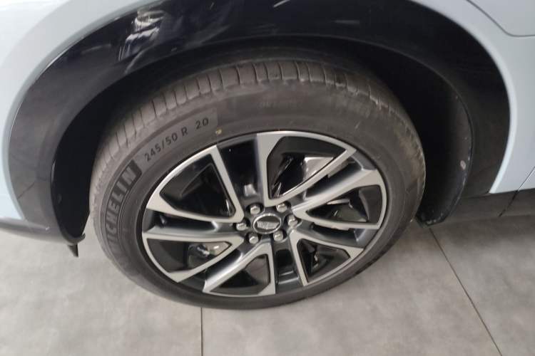 Used Cadillac OPTIQ 2024 Four-Wheel Drive Long-Range Version Left Front Wheel Hub