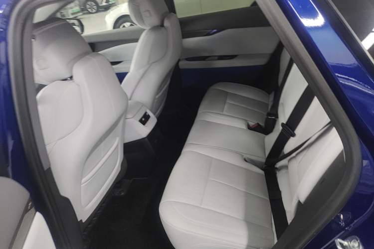 Used Cadillac OPTIQ 2024 Standard Range Version Left Rear Seat