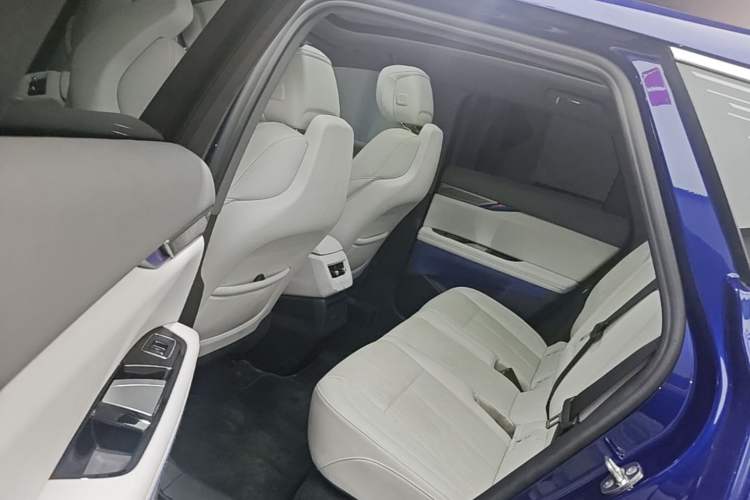 Used Cadillac OPTIQ 2024 Standard Range Version Left Rear Seat