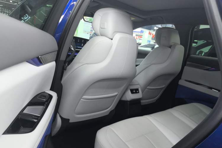 Used Cadillac OPTIQ 2024 Standard Range Version Left Rear Seat