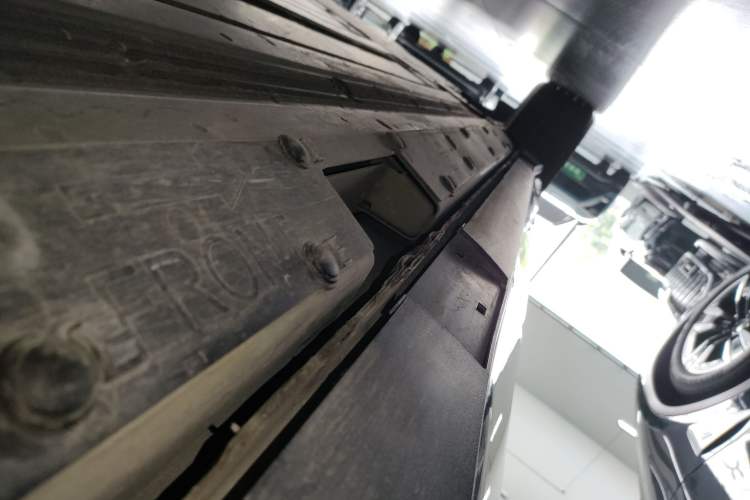 Used Cadillac OPTIQ 2024 Four-Wheel Drive Long-Range Version Left Side Sill