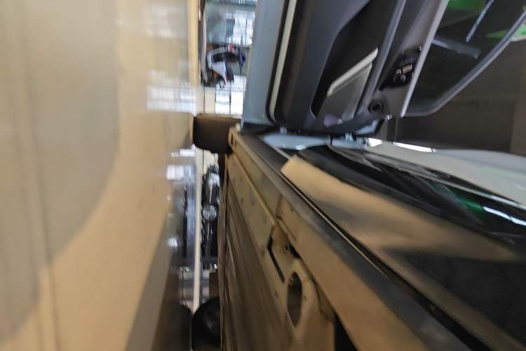 Used Cadillac OPTIQ 2024 Standard Range Version Left Side Sill