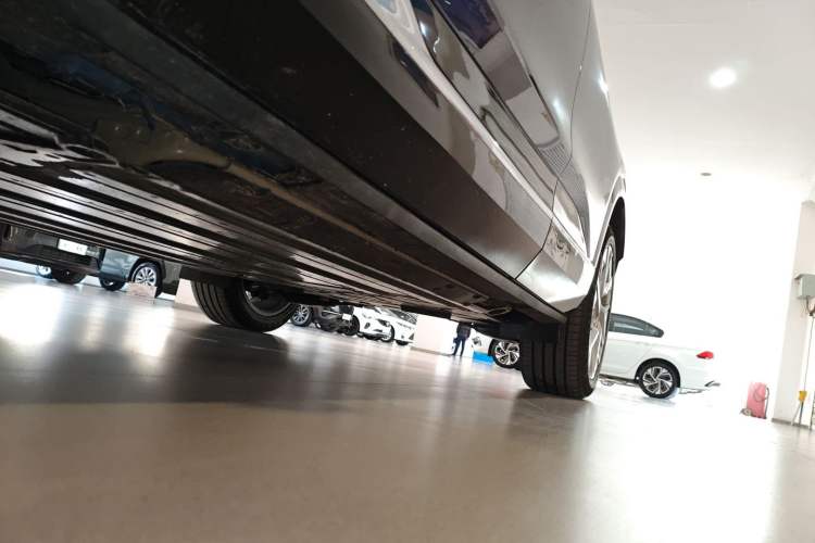 Used Cadillac OPTIQ 2024 Standard Range Version Left Side Sill