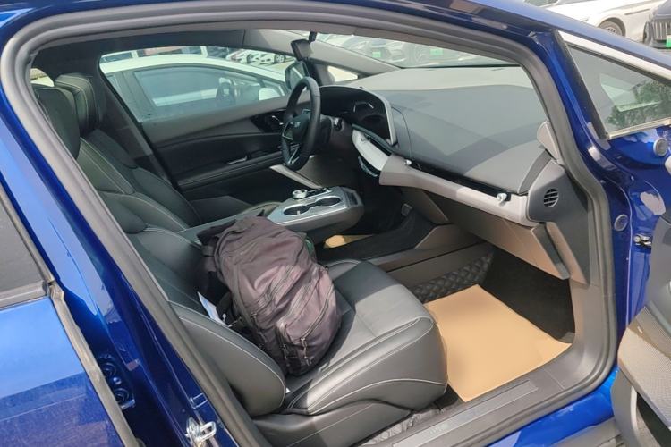 Used Cadillac OPTIQ 2024 Standard Range Version Right Front Seat