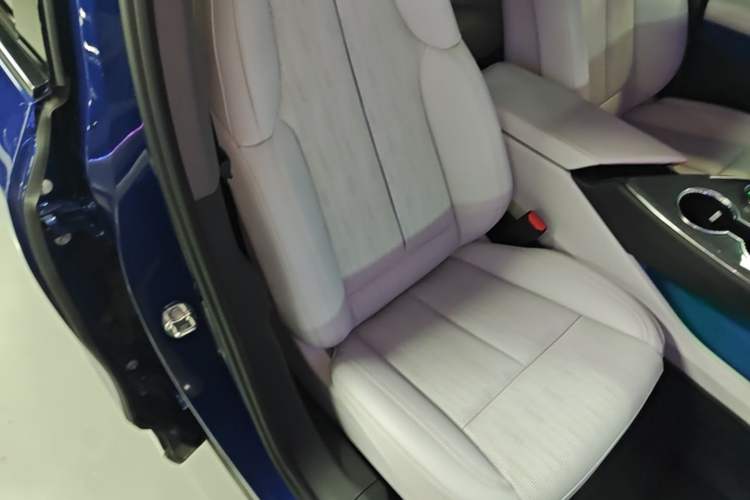 Used Cadillac OPTIQ 2024 Standard Range Version Right Front Seat