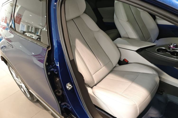 Used Cadillac OPTIQ 2024 Standard Range Version Right Front Seat