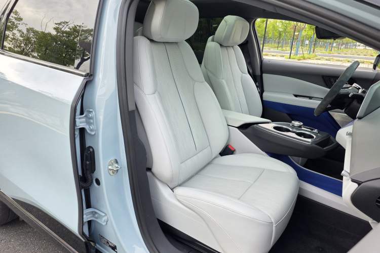 Used Cadillac OPTIQ 2024 Four-Wheel Drive Long-Range Version Right Front Seat