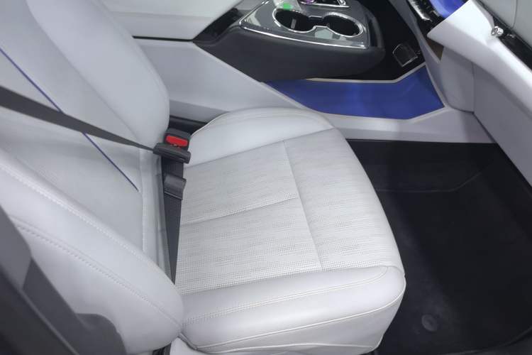 Used Cadillac OPTIQ 2024 Standard Range Version Right Front Seat