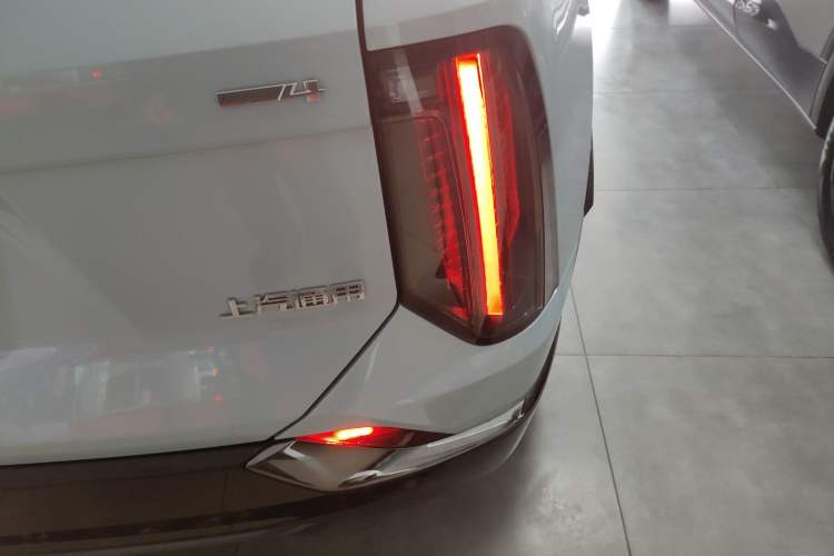 Used Cadillac OPTIQ 2024 Four-Wheel Drive Long-Range Version Right Rear Taillight