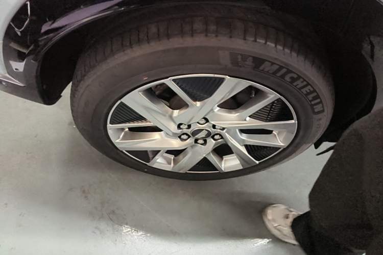 Used Cadillac OPTIQ 2024 Four-Wheel Drive Long-Range Version Right Rear Wheel Hub