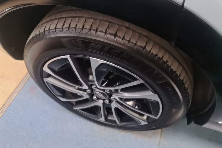Used Cadillac OPTIQ 2024 Four-Wheel Drive Long-Range Version Right Rear Wheel Hub