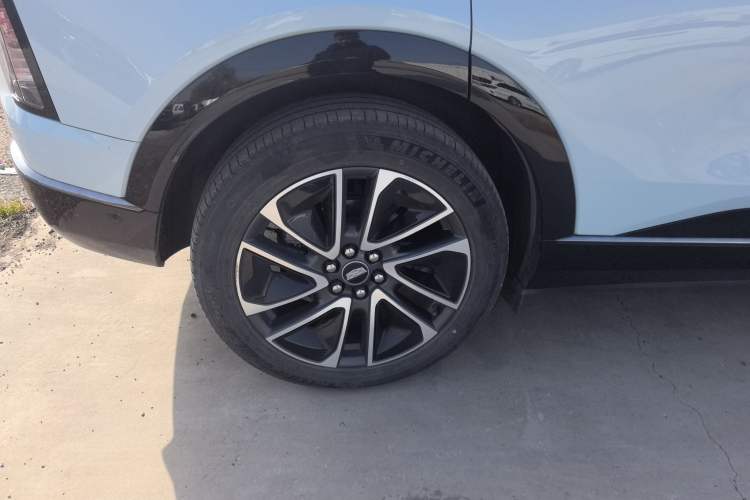 Used Cadillac OPTIQ 2024 Four-Wheel Drive Long-Range Version Right Rear Wheel Hub