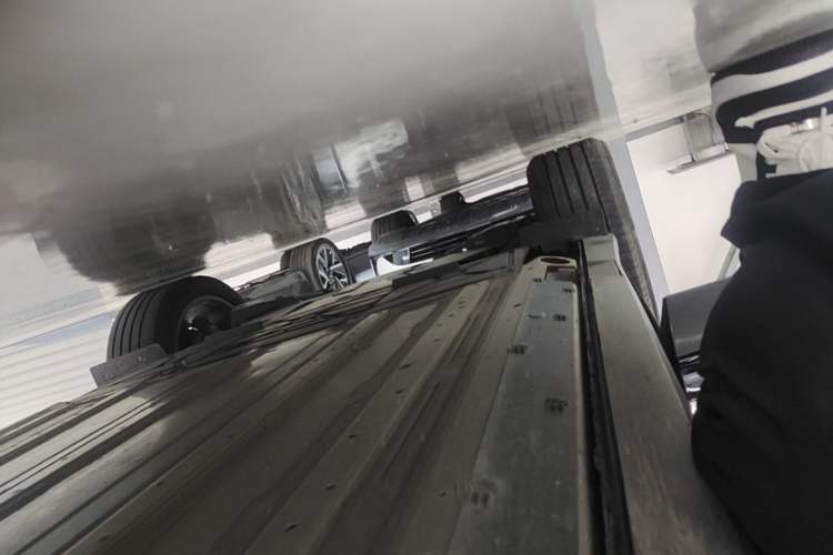 Used Cadillac OPTIQ 2024 Standard Range Version Right Side Sill