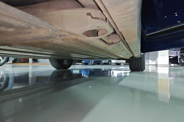 Used Cadillac OPTIQ 2024 Standard Range Version Right Side Sill