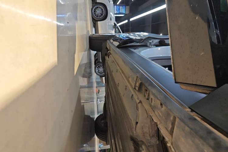 Used Cadillac OPTIQ 2024 Standard Range Version Right Side Sill